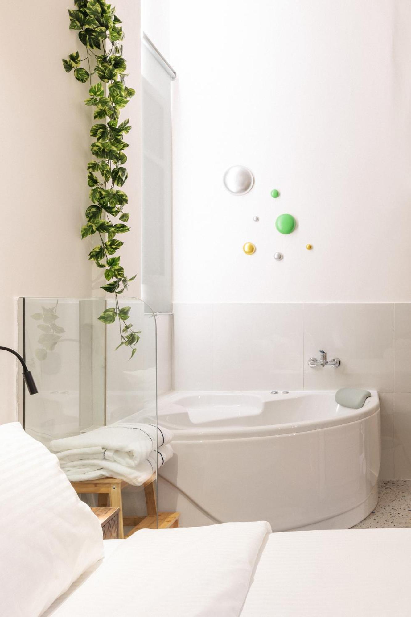 סלוניקי Couple-In Magical Suite With Jacuzzi מראה חיצוני תמונה